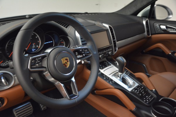 Used 2016 Porsche Cayenne Turbo for sale Sold at Rolls-Royce Motor Cars Greenwich in Greenwich CT 06830 21