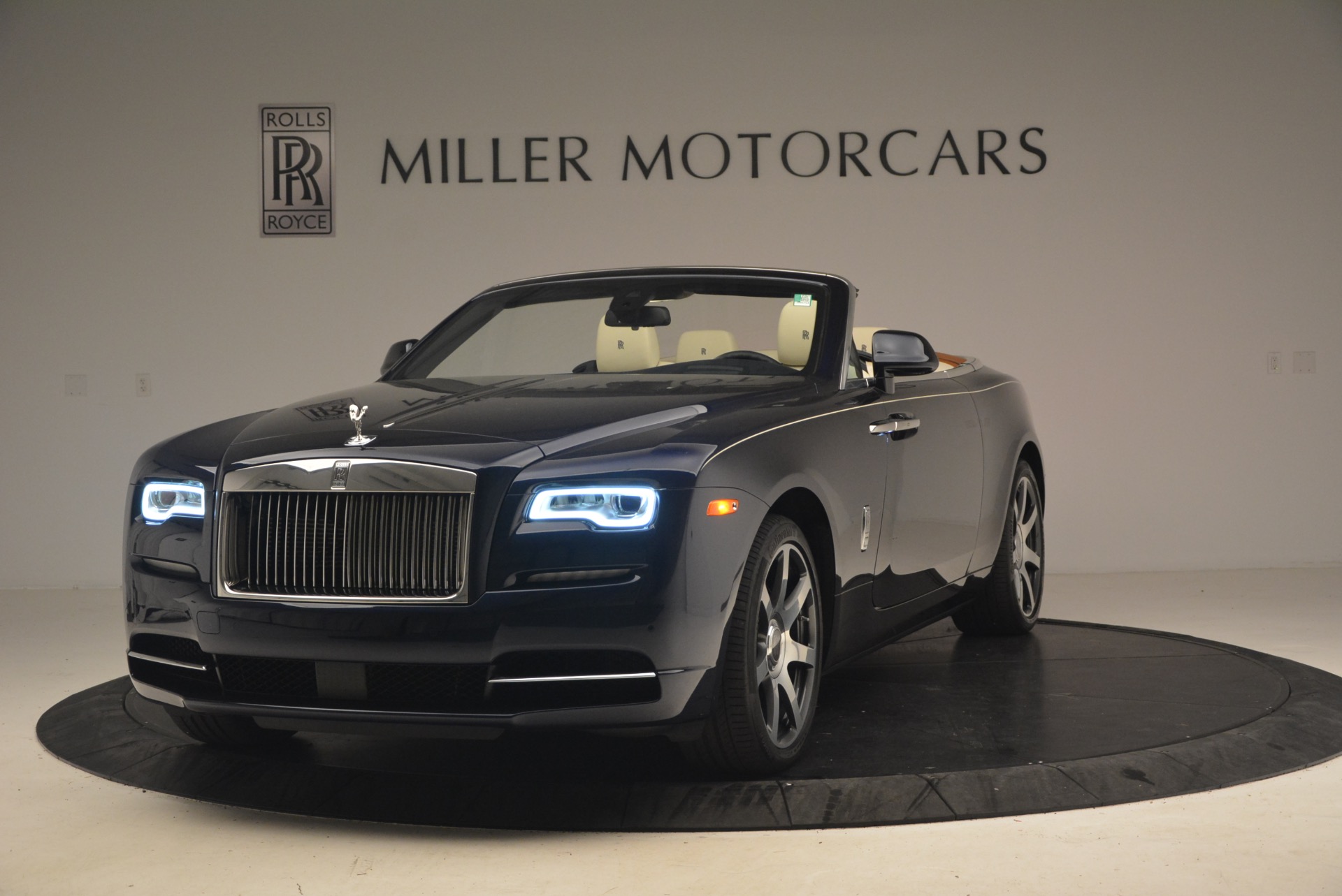 Used 2017 Rolls-Royce Dawn for sale Sold at Rolls-Royce Motor Cars Greenwich in Greenwich CT 06830 1