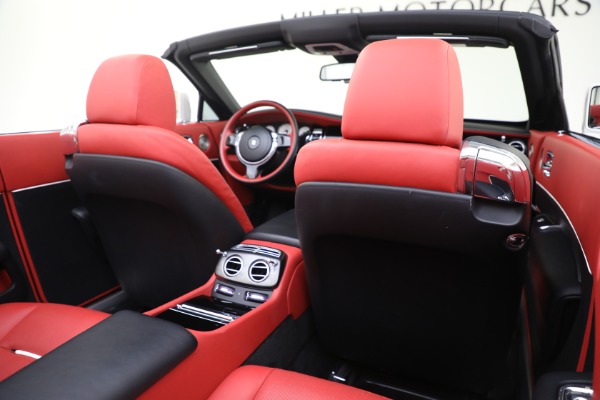 Used 2018 Rolls-Royce Dawn Black Badge for sale $281,900 at Rolls-Royce Motor Cars Greenwich in Greenwich CT 06830 22
