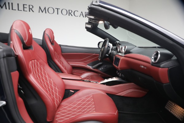Used 2016 Ferrari California T for sale $119,900 at Rolls-Royce Motor Cars Greenwich in Greenwich CT 06830 17