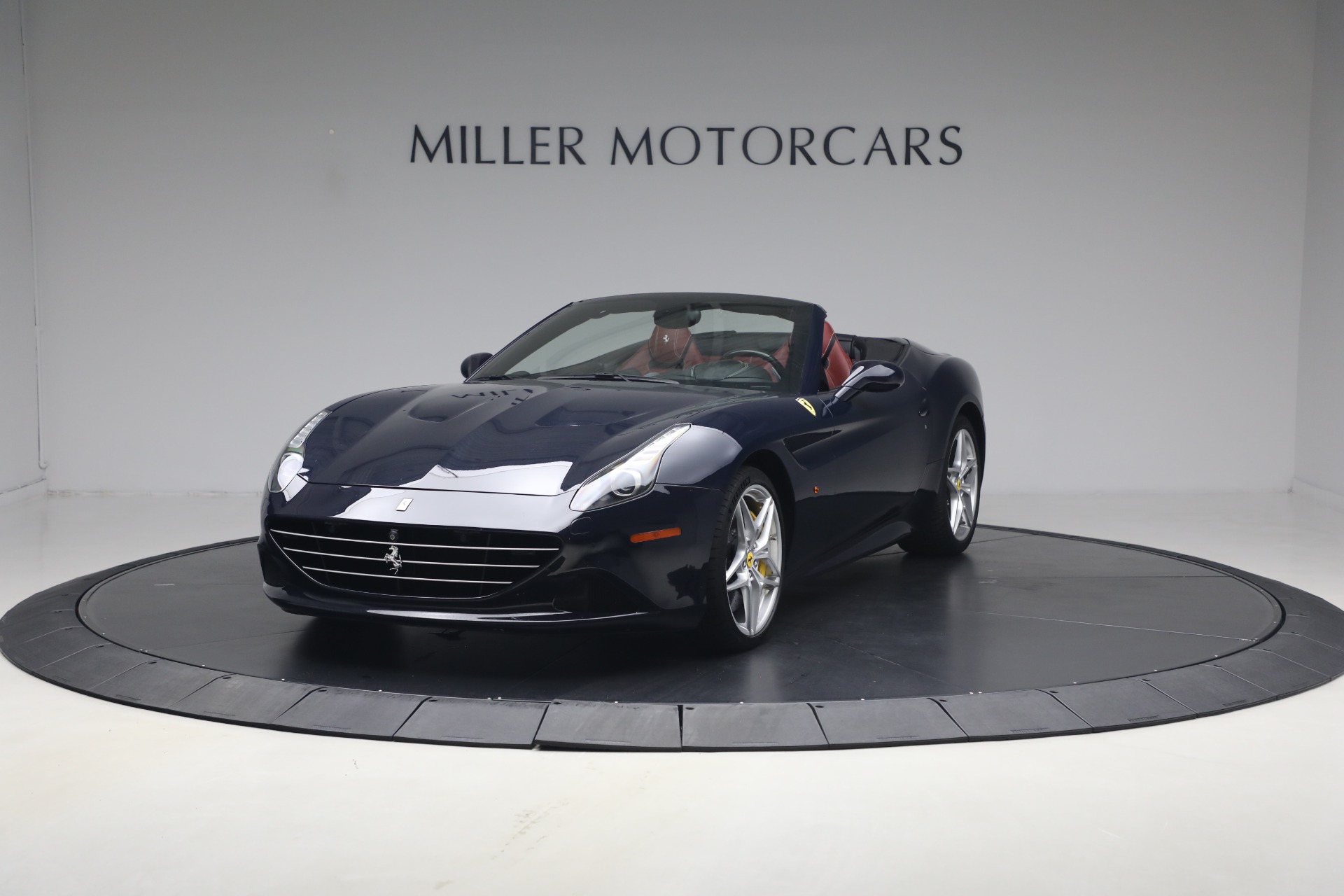 Used 2016 Ferrari California T for sale $119,900 at Rolls-Royce Motor Cars Greenwich in Greenwich CT 06830 1