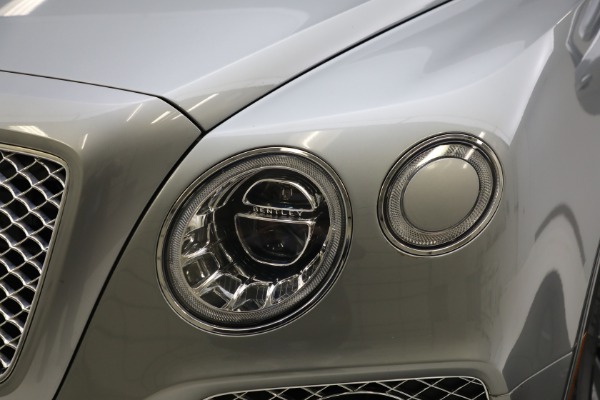 Used 2018 Bentley Bentayga W12 Signature Edition for sale Sold at Rolls-Royce Motor Cars Greenwich in Greenwich CT 06830 13
