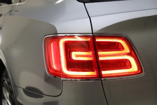 Used 2018 Bentley Bentayga W12 Signature Edition for sale Sold at Rolls-Royce Motor Cars Greenwich in Greenwich CT 06830 16