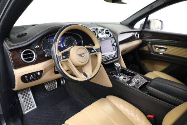Used 2018 Bentley Bentayga W12 Signature Edition for sale Sold at Rolls-Royce Motor Cars Greenwich in Greenwich CT 06830 17
