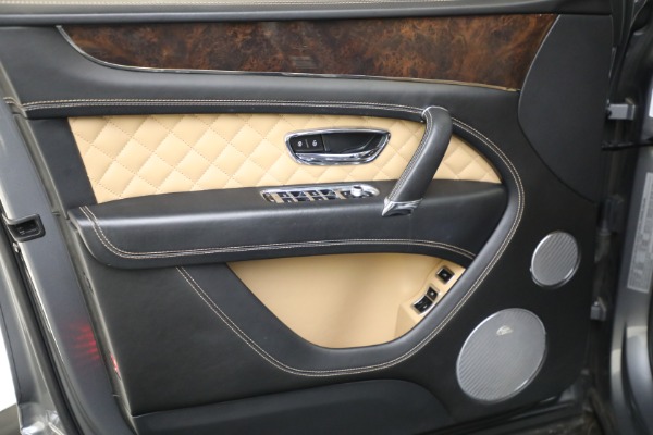 Used 2018 Bentley Bentayga W12 Signature Edition for sale Sold at Rolls-Royce Motor Cars Greenwich in Greenwich CT 06830 20