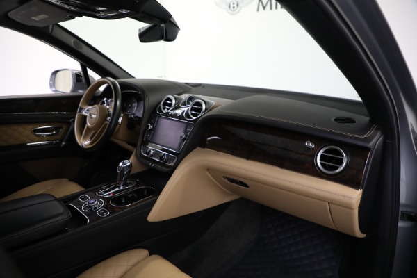 Used 2018 Bentley Bentayga W12 Signature Edition for sale Sold at Rolls-Royce Motor Cars Greenwich in Greenwich CT 06830 21