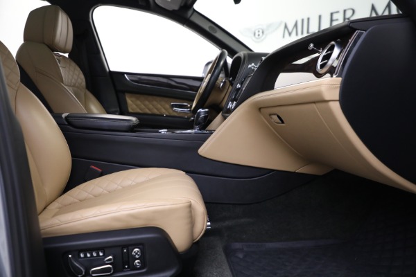 Used 2018 Bentley Bentayga W12 Signature Edition for sale Sold at Rolls-Royce Motor Cars Greenwich in Greenwich CT 06830 22