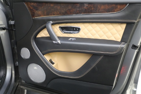 Used 2018 Bentley Bentayga W12 Signature Edition for sale Sold at Rolls-Royce Motor Cars Greenwich in Greenwich CT 06830 24