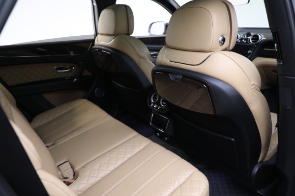 Used 2018 Bentley Bentayga W12 Signature Edition for sale Sold at Rolls-Royce Motor Cars Greenwich in Greenwich CT 06830 25