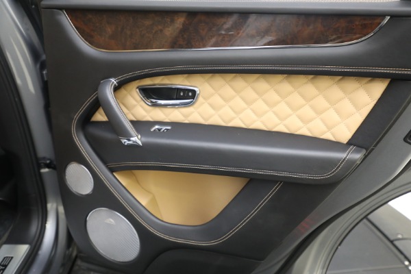 Used 2018 Bentley Bentayga W12 Signature Edition for sale Sold at Rolls-Royce Motor Cars Greenwich in Greenwich CT 06830 28