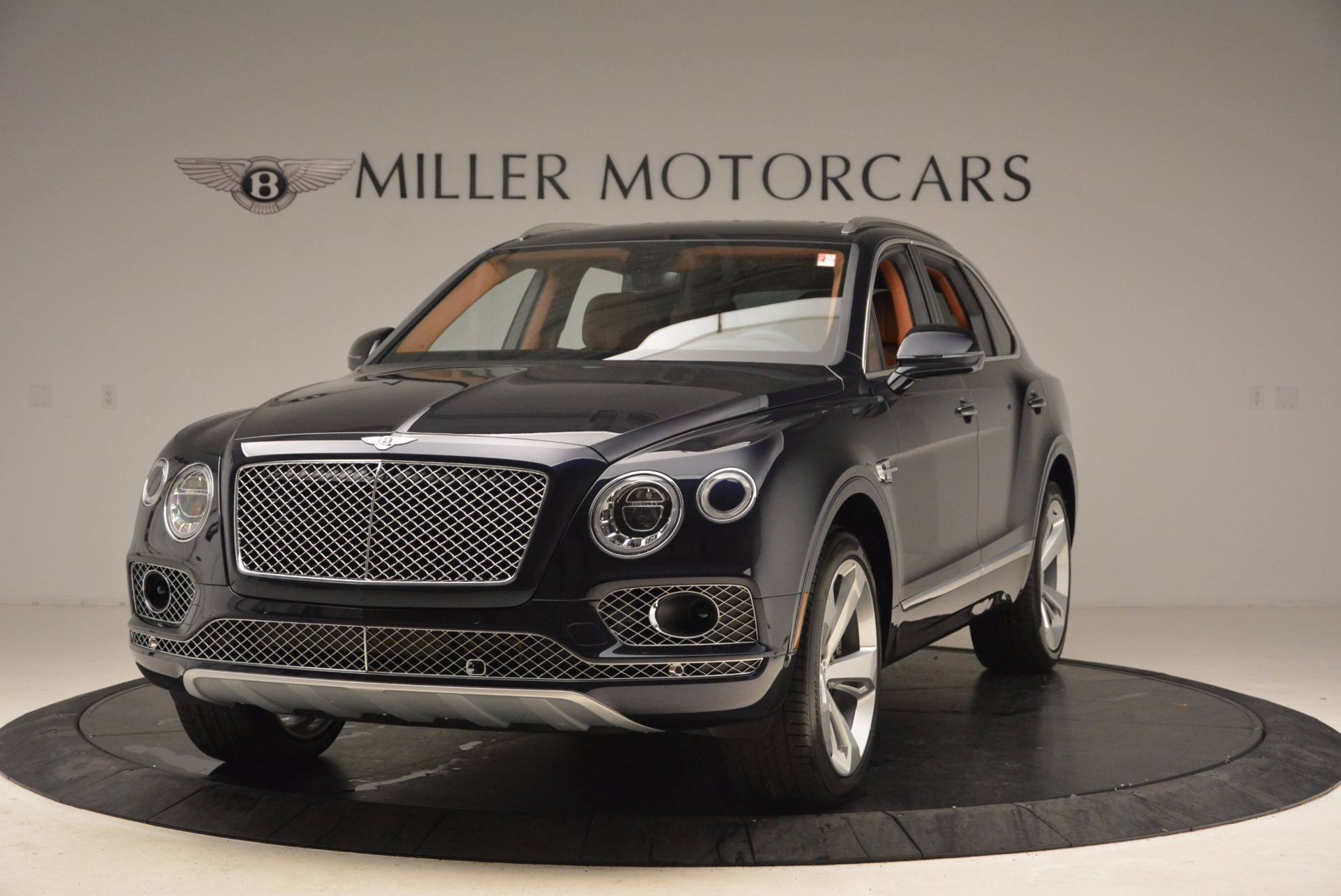 Used 2018 Bentley Bentayga W12 Signature for sale Sold at Rolls-Royce Motor Cars Greenwich in Greenwich CT 06830 1