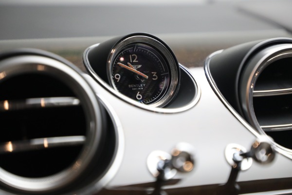 Used 2018 Bentley Bentayga Signature Edition for sale Sold at Rolls-Royce Motor Cars Greenwich in Greenwich CT 06830 28