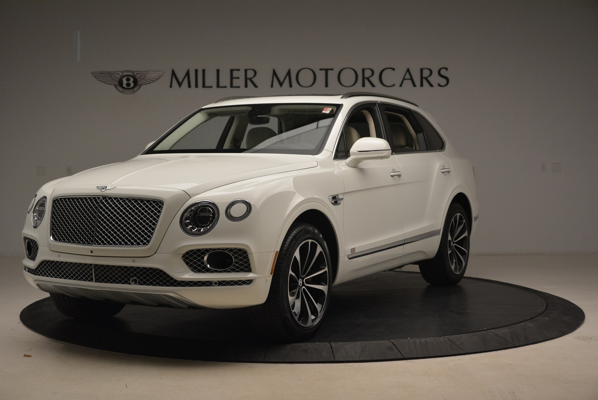 Used 2018 Bentley Bentayga Signature for sale Sold at Rolls-Royce Motor Cars Greenwich in Greenwich CT 06830 1