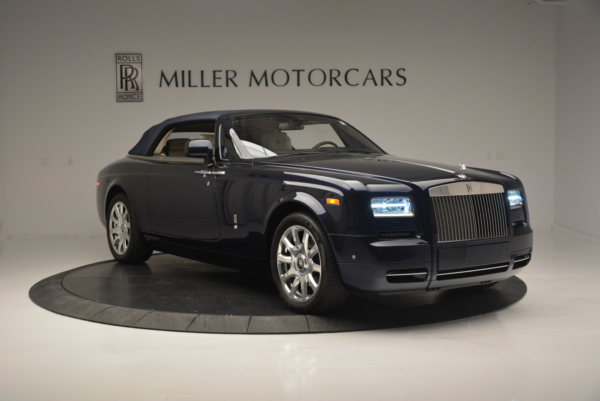 Used 2014 Rolls-Royce Phantom Drophead Coupe for sale Sold at Rolls-Royce Motor Cars Greenwich in Greenwich CT 06830 15