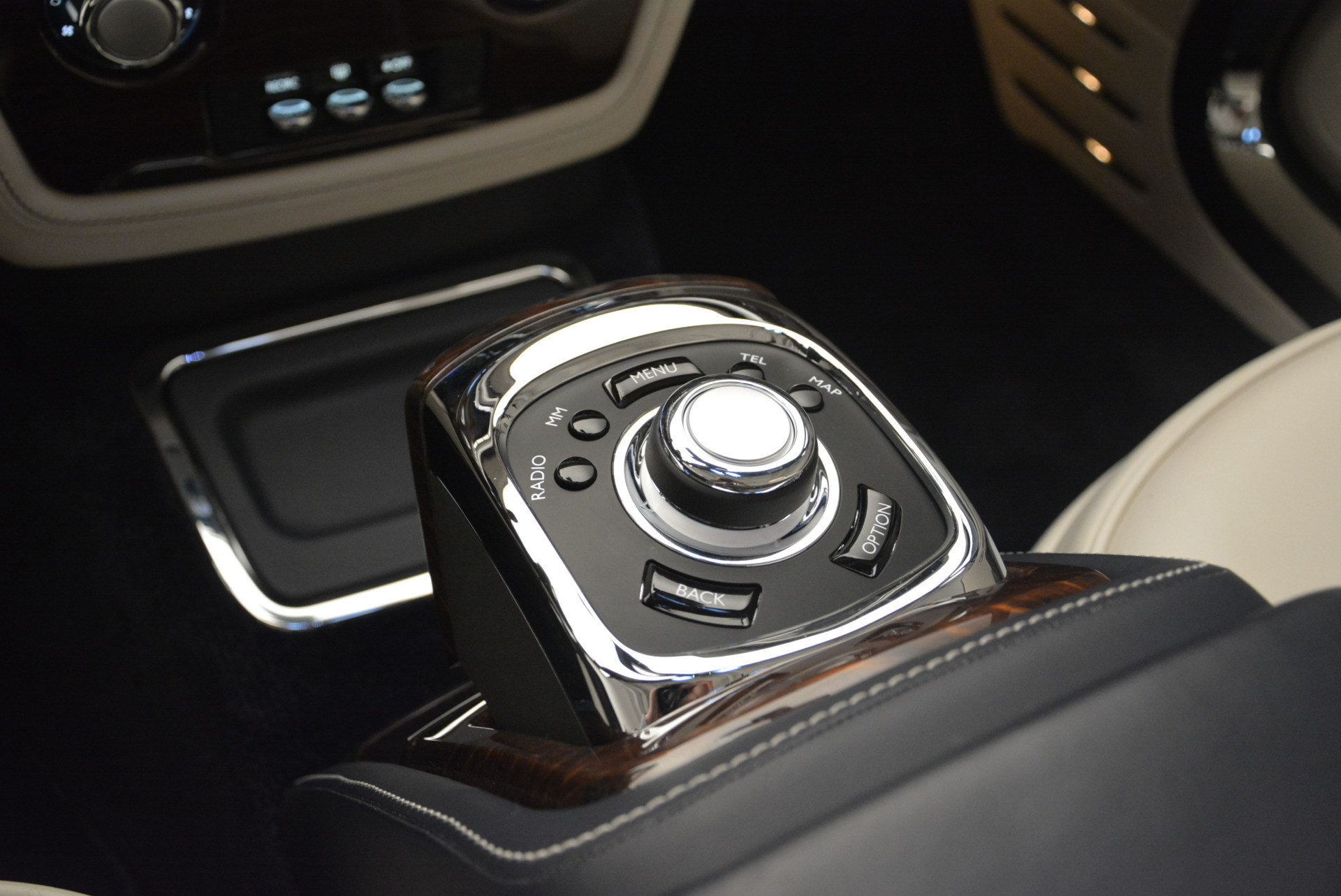 Used 2014 Rolls-Royce Phantom Drophead Coupe for sale Sold at Rolls-Royce Motor Cars Greenwich in Greenwich CT 06830 28