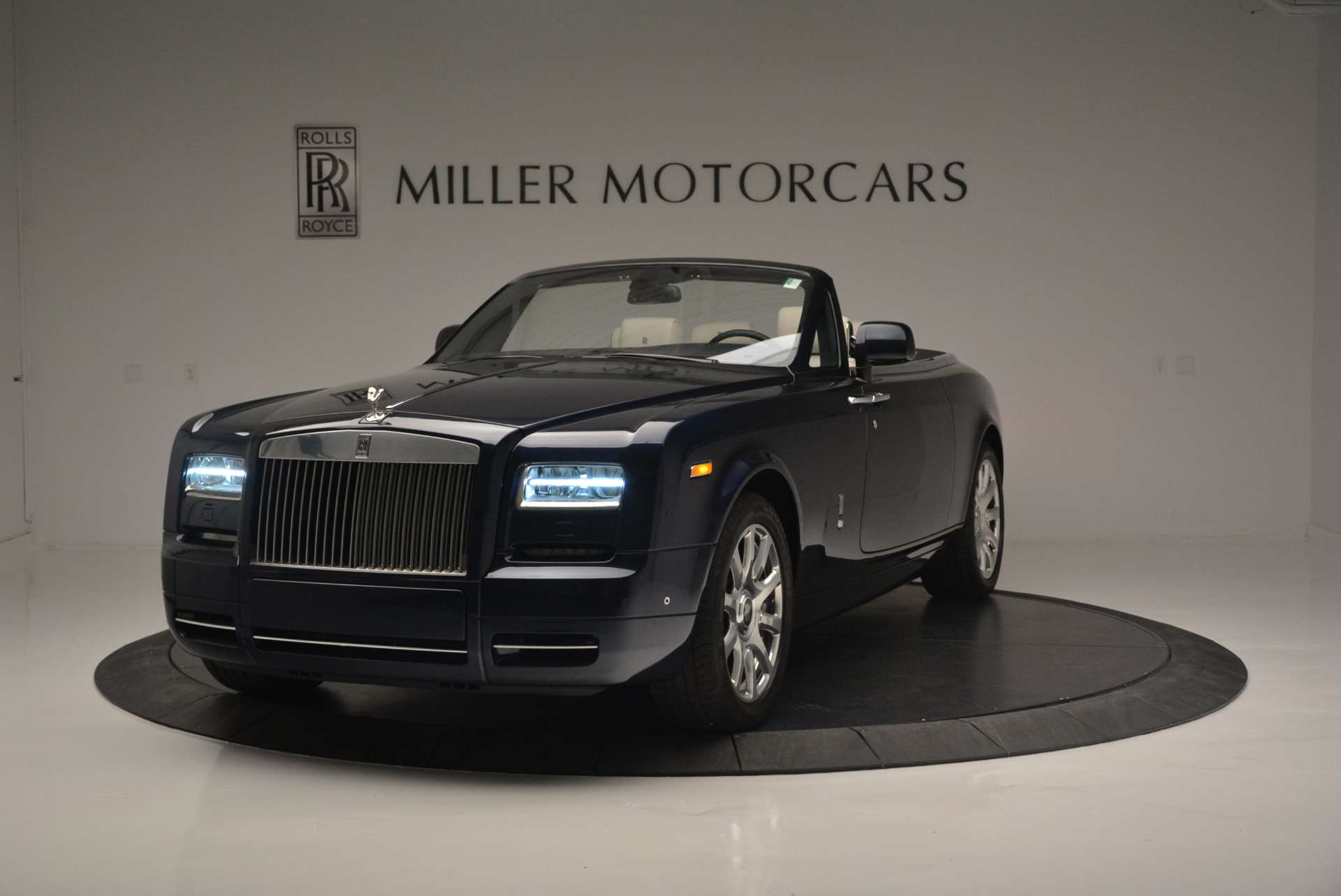 Used 2014 Rolls-Royce Phantom Drophead Coupe for sale Sold at Rolls-Royce Motor Cars Greenwich in Greenwich CT 06830 1