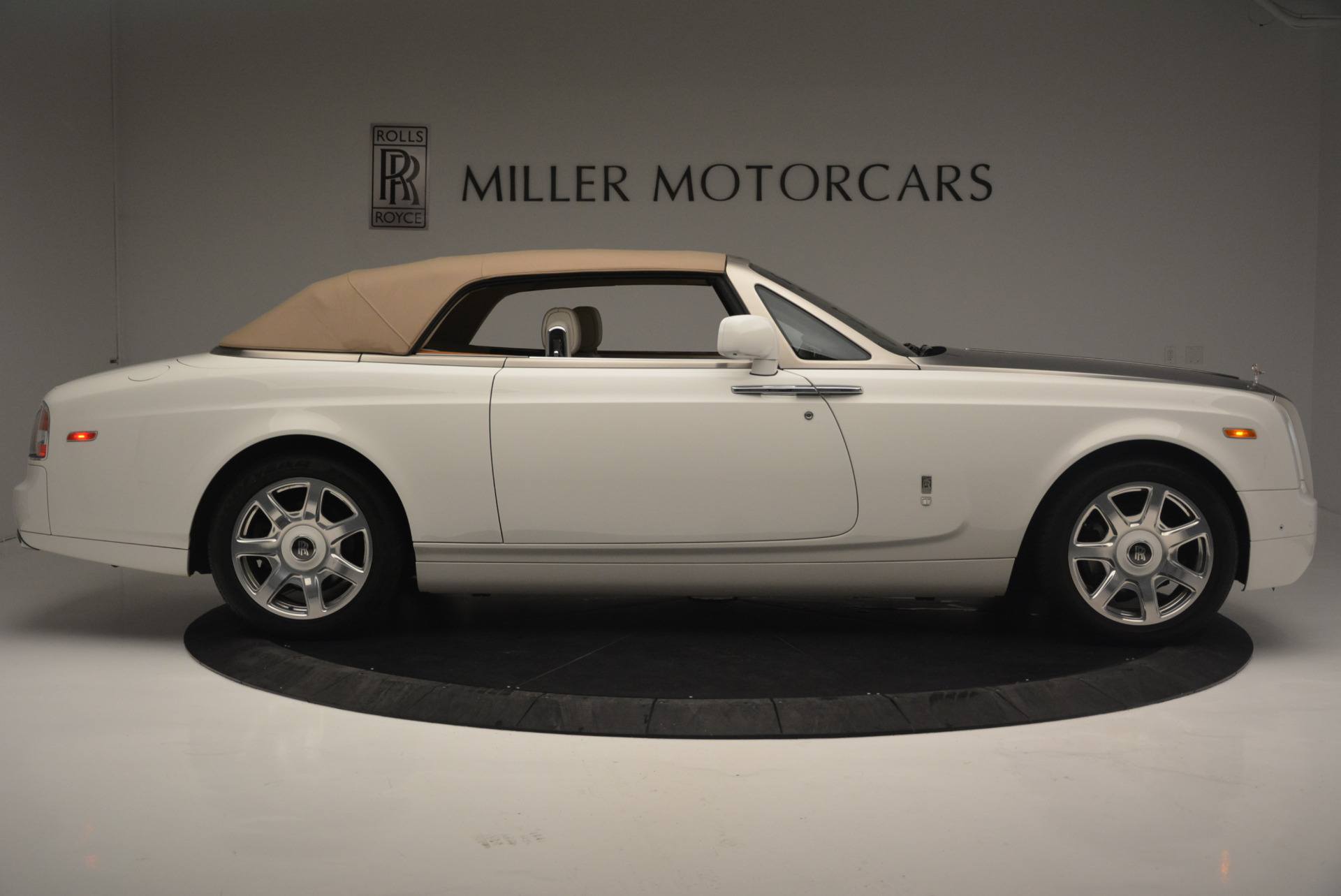 Used 2013 Rolls-Royce Phantom Drophead Coupe for sale Sold at Rolls-Royce Motor Cars Greenwich in Greenwich CT 06830 14