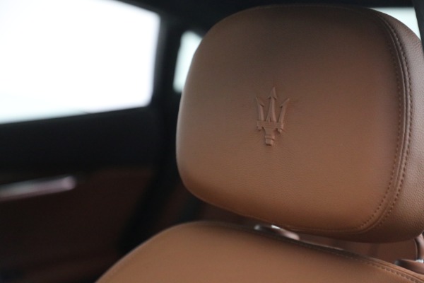 Used 2015 Maserati Quattroporte S Q4 for sale Sold at Rolls-Royce Motor Cars Greenwich in Greenwich CT 06830 25