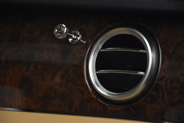 Used 2017 Bentley Bentayga W12 for sale Sold at Rolls-Royce Motor Cars Greenwich in Greenwich CT 06830 22