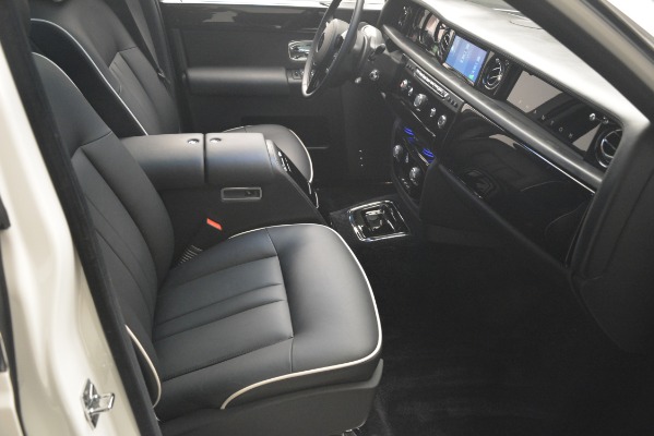 Used 2014 Rolls-Royce Phantom for sale Sold at Rolls-Royce Motor Cars Greenwich in Greenwich CT 06830 27