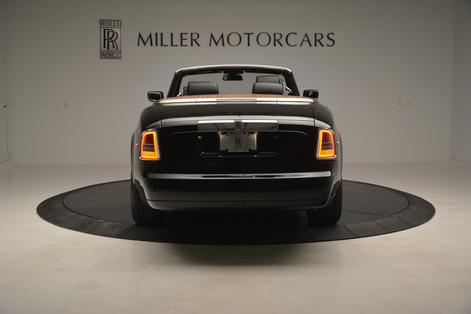 Used 2008 Rolls-Royce Phantom Drophead Coupe for sale Sold at Rolls-Royce Motor Cars Greenwich in Greenwich CT 06830 9