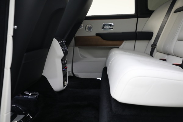Used 2019 Rolls-Royce Cullinan for sale $329,900 at Rolls-Royce Motor Cars Greenwich in Greenwich CT 06830 16