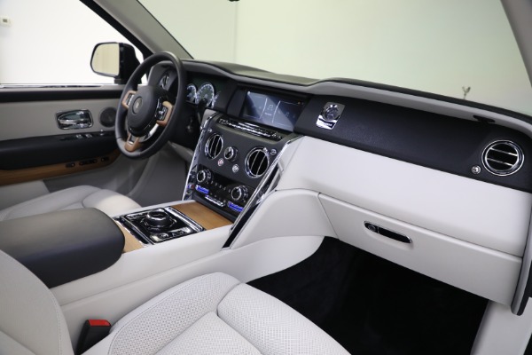 Used 2019 Rolls-Royce Cullinan for sale $329,900 at Rolls-Royce Motor Cars Greenwich in Greenwich CT 06830 19