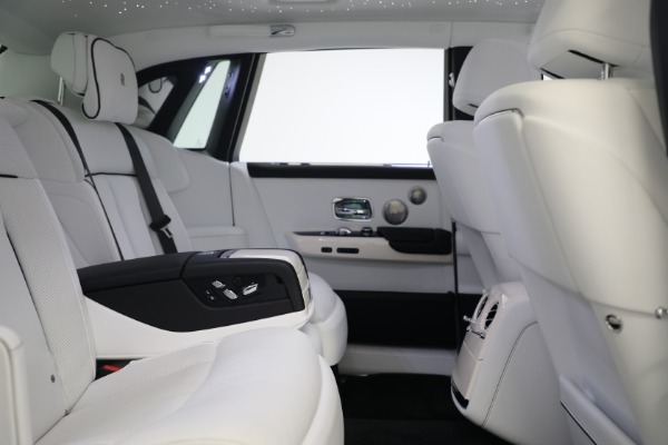 Used 2020 Rolls-Royce Phantom for sale $383,900 at Rolls-Royce Motor Cars Greenwich in Greenwich CT 06830 26