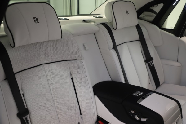 Used 2020 Rolls-Royce Phantom for sale $383,900 at Rolls-Royce Motor Cars Greenwich in Greenwich CT 06830 27