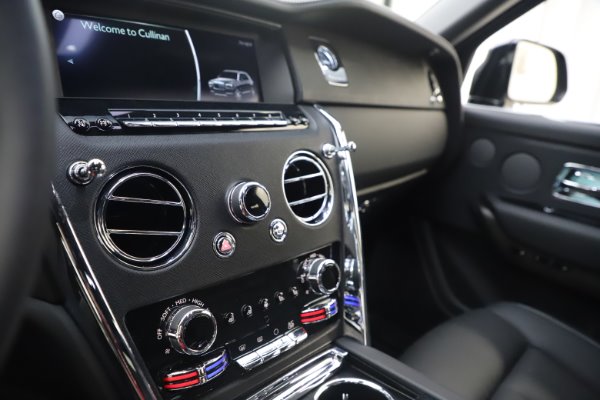 Used 2020 Rolls-Royce Cullinan for sale $247,900 at Rolls-Royce Motor Cars Greenwich in Greenwich CT 06830 18