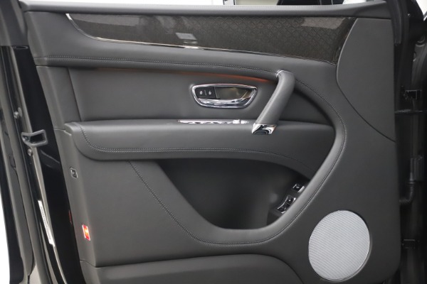 New 2020 Bentley Bentayga V8 Design Series for sale $216,860 at Rolls-Royce Motor Cars Greenwich in Greenwich CT 06830 17