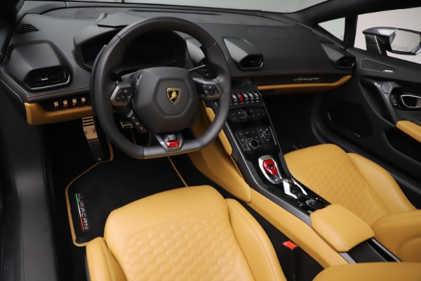 Used 2018 Lamborghini Huracan LP 580-2 Spyder for sale Sold at Rolls-Royce Motor Cars Greenwich in Greenwich CT 06830 17