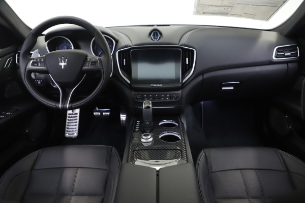 New 2019 Maserati Ghibli S Q4 GranSport for sale Sold at Rolls-Royce Motor Cars Greenwich in Greenwich CT 06830 16