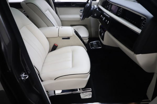 Used 2013 Rolls-Royce Phantom for sale Sold at Rolls-Royce Motor Cars Greenwich in Greenwich CT 06830 18