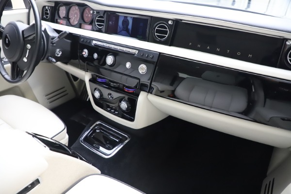 Used 2013 Rolls-Royce Phantom for sale Sold at Rolls-Royce Motor Cars Greenwich in Greenwich CT 06830 23