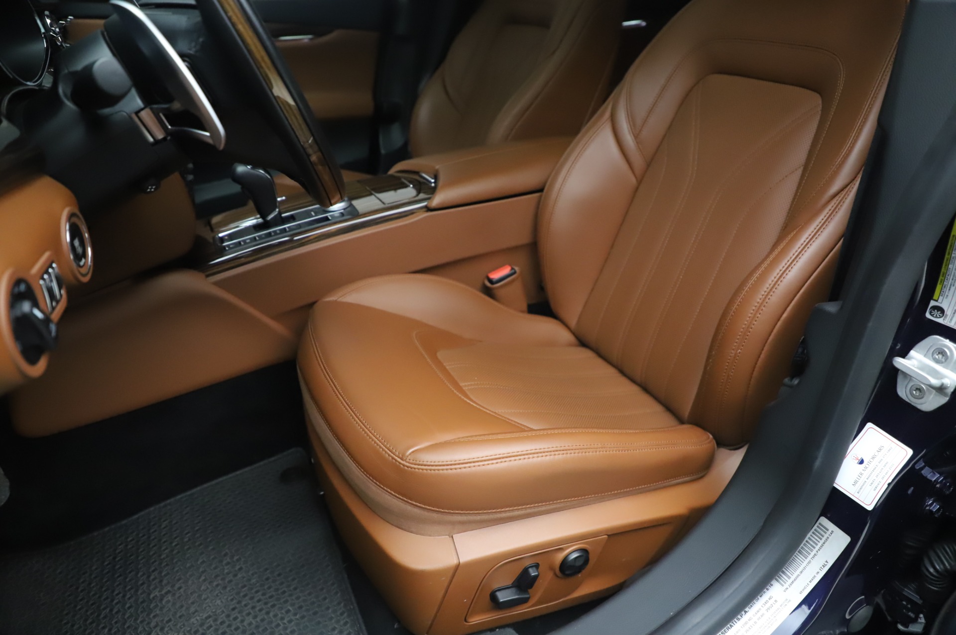 Used 2017 Maserati Quattroporte S Q4 GranLusso for sale Sold at Rolls-Royce Motor Cars Greenwich in Greenwich CT 06830 15