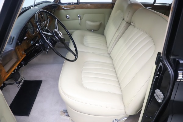 Used 1965 Rolls-Royce Silver Cloud III for sale Sold at Rolls-Royce Motor Cars Greenwich in Greenwich CT 06830 16