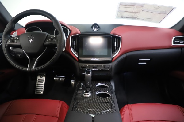 New 2020 Maserati Ghibli S Q4 GranSport for sale Sold at Rolls-Royce Motor Cars Greenwich in Greenwich CT 06830 28