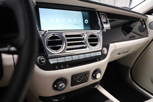 Used 2015 Rolls-Royce Wraith Base for sale $168,900 at Rolls-Royce Motor Cars Greenwich in Greenwich CT 06830 21