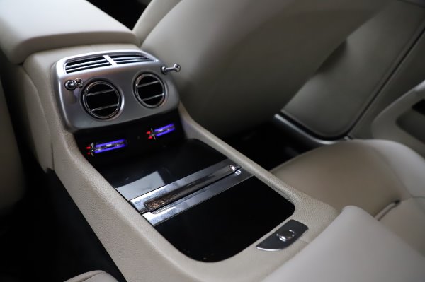 Used 2015 Rolls-Royce Wraith Base for sale $168,900 at Rolls-Royce Motor Cars Greenwich in Greenwich CT 06830 25
