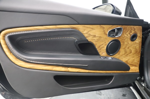 Used 2017 Aston Martin DB11 V12 Coupe for sale $149,900 at Rolls-Royce Motor Cars Greenwich in Greenwich CT 06830 17