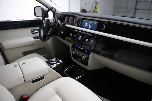 Used 2014 Rolls-Royce Phantom for sale Sold at Rolls-Royce Motor Cars Greenwich in Greenwich CT 06830 19