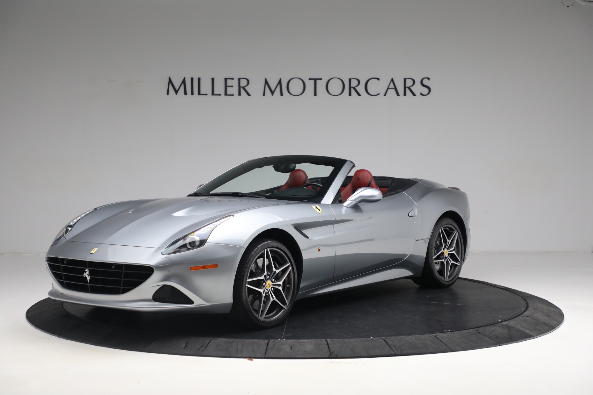 Used 2017 Ferrari California T for sale $144,900 at Rolls-Royce Motor Cars Greenwich in Greenwich CT 06830 1