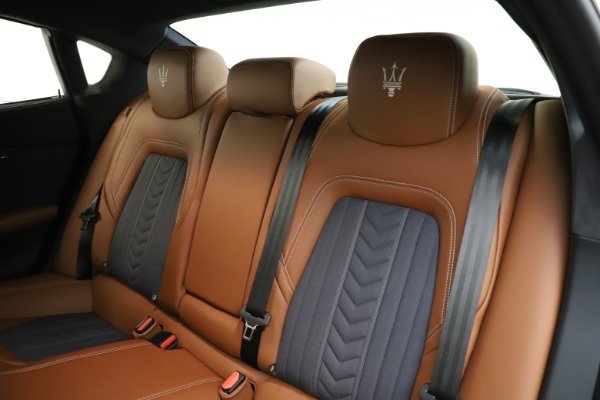 Used 2017 Maserati Quattroporte S Q4 GranLusso for sale Sold at Rolls-Royce Motor Cars Greenwich in Greenwich CT 06830 18