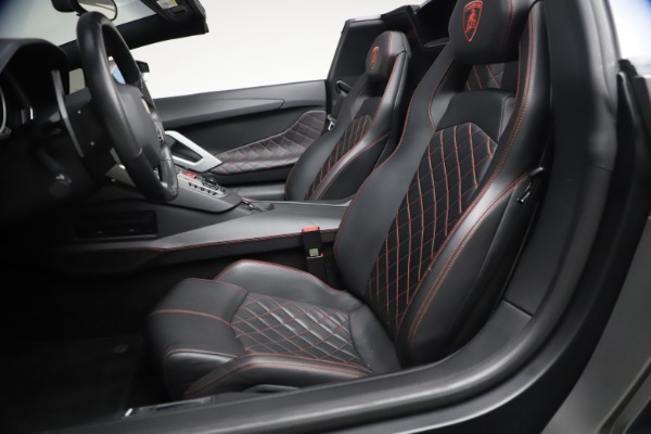 Used 2015 Lamborghini Aventador Roadster LP 700-4 for sale Sold at Rolls-Royce Motor Cars Greenwich in Greenwich CT 06830 21