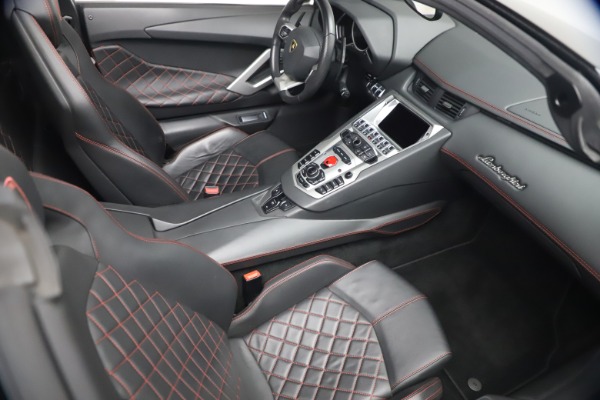 Used 2015 Lamborghini Aventador Roadster LP 700-4 for sale Sold at Rolls-Royce Motor Cars Greenwich in Greenwich CT 06830 25