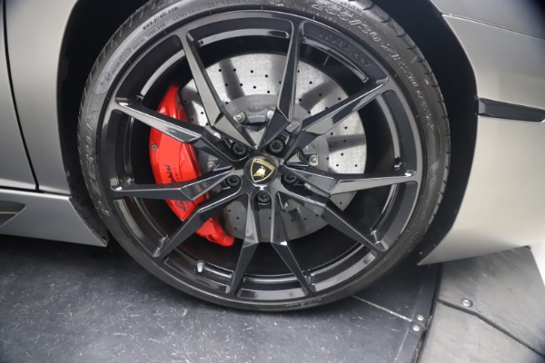 Used 2015 Lamborghini Aventador Roadster LP 700-4 for sale Sold at Rolls-Royce Motor Cars Greenwich in Greenwich CT 06830 28