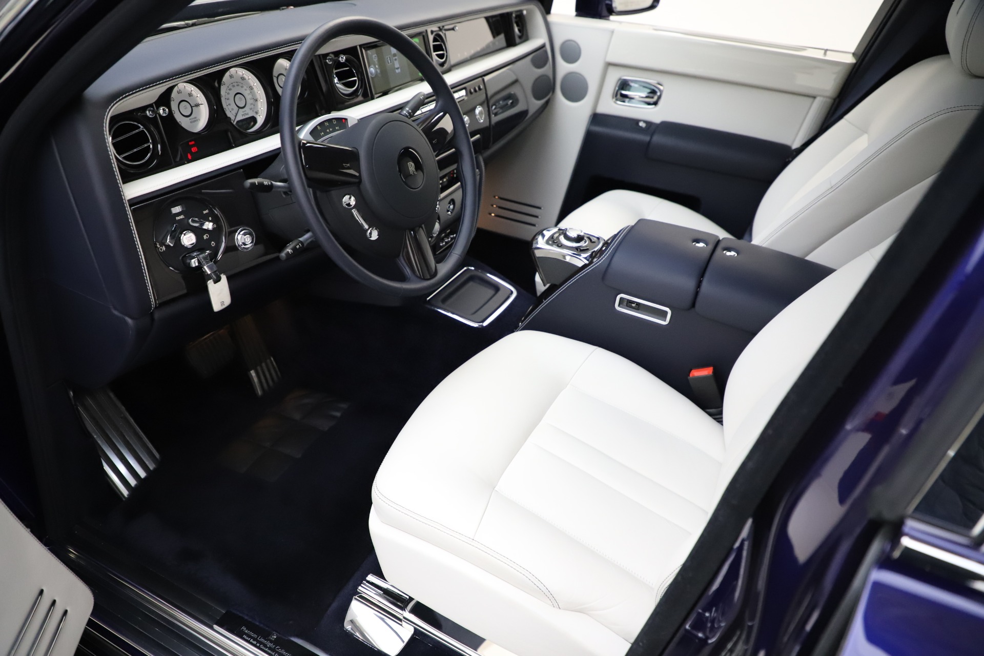 Used 2016 Rolls-Royce Phantom EWB for sale Sold at Rolls-Royce Motor Cars Greenwich in Greenwich CT 06830 11