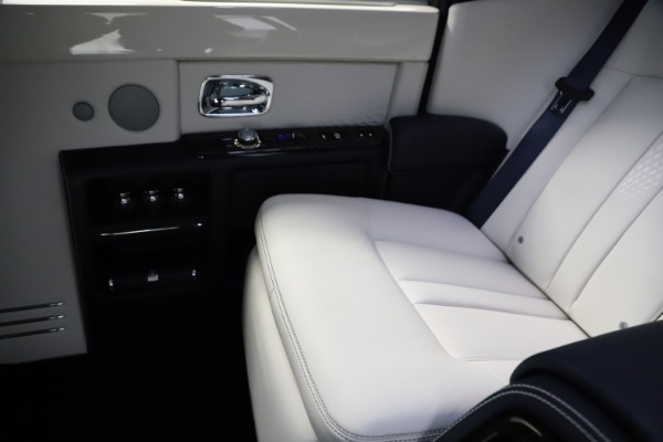 Used 2016 Rolls-Royce Phantom EWB for sale Sold at Rolls-Royce Motor Cars Greenwich in Greenwich CT 06830 16