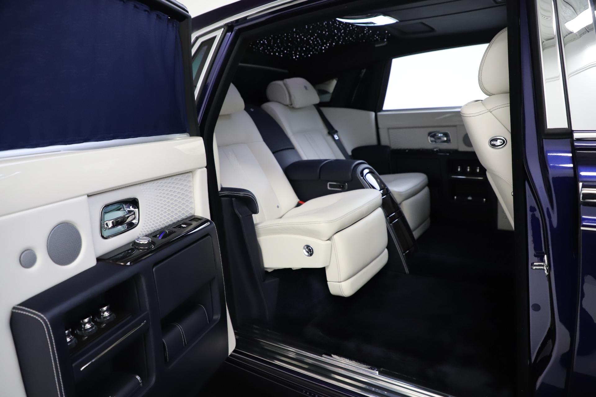 Used 2016 Rolls-Royce Phantom EWB for sale Sold at Rolls-Royce Motor Cars Greenwich in Greenwich CT 06830 20